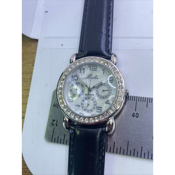 Moulin Vintage Mop Dial Calendar Date Vintage Rhinestone Watch New Battery main image 4